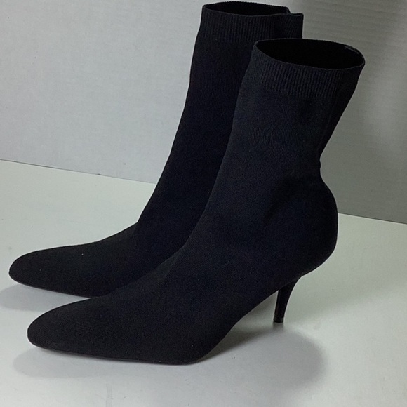 Balenciaga
Women's Knife Knit High Heel Booties - Picture 6 of 11